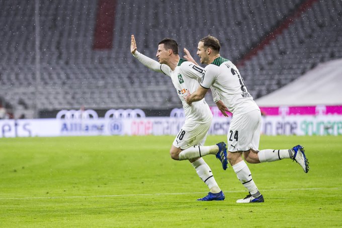 LE BAYERN TOMBE À DOMICILE