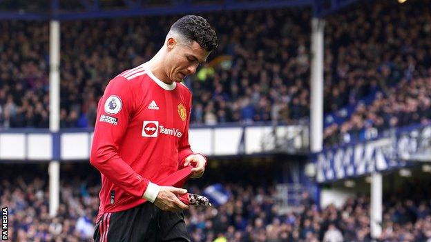 ronaldo supporter everton
